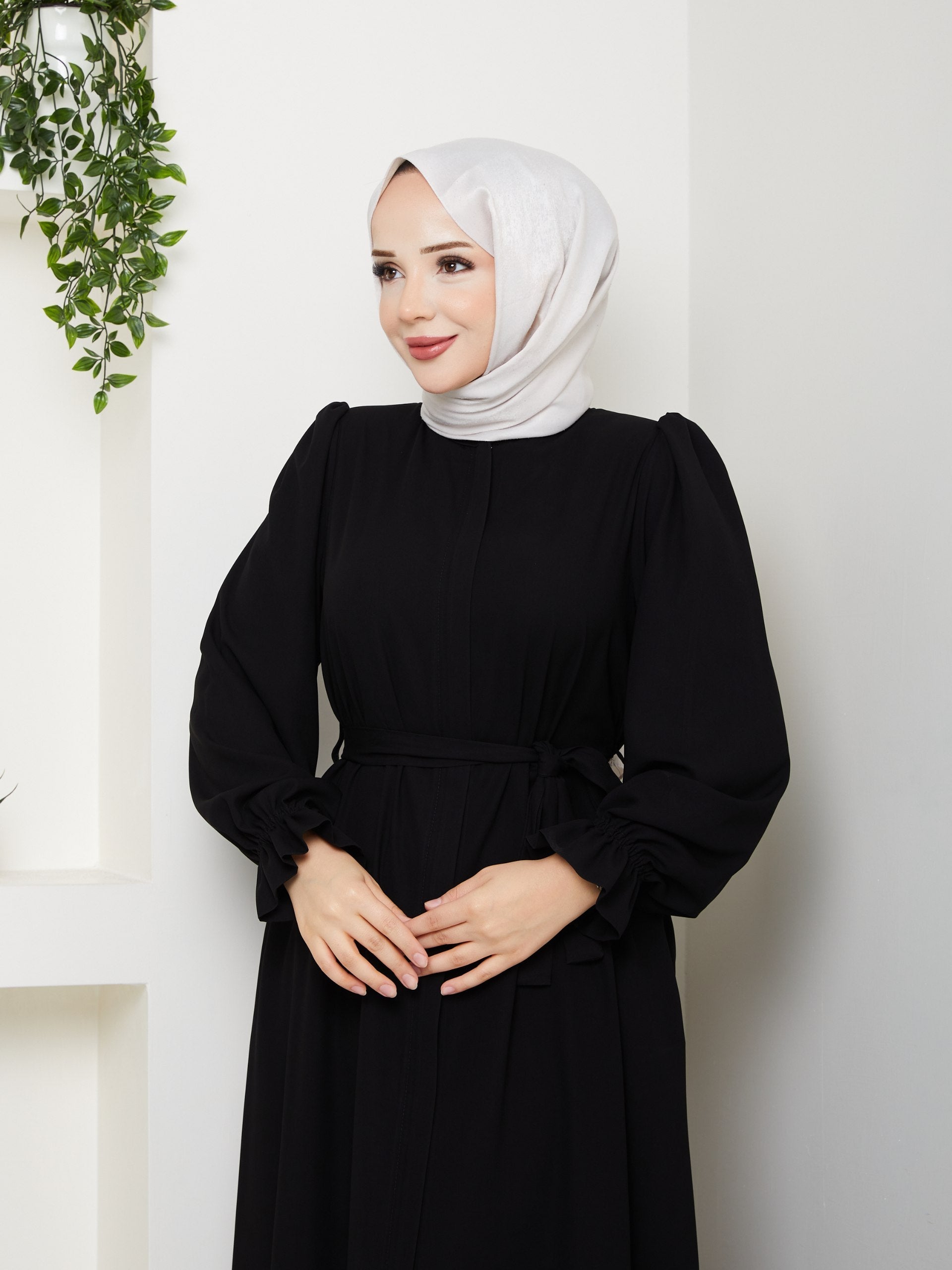 Siyah Papatya Model Ferace - Medine İpeği - Görsel 7 | Fugu Ferace Tesettür Giyim